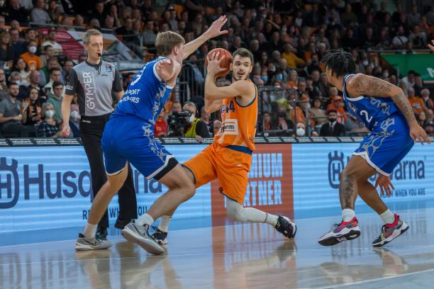 在禁区内巧 在禁区内巧